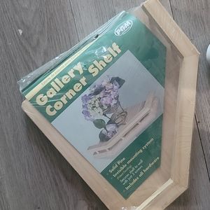 Gallery corner shelf